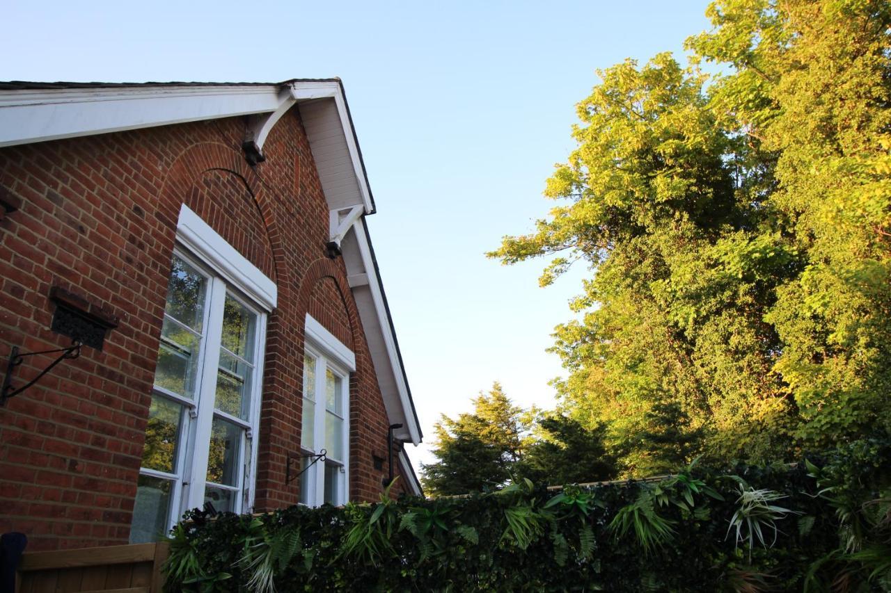 The Old Schoolhouse Villa Уитстейбъл Екстериор снимка